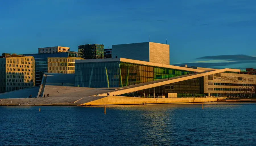 Opera w Oslo nad fiordem